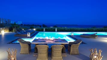 3 outdoor pools, pool umbrellas, sun loungers