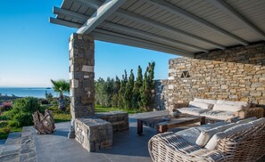 Outdoor dining - Aelia Paros Villas (Paros)