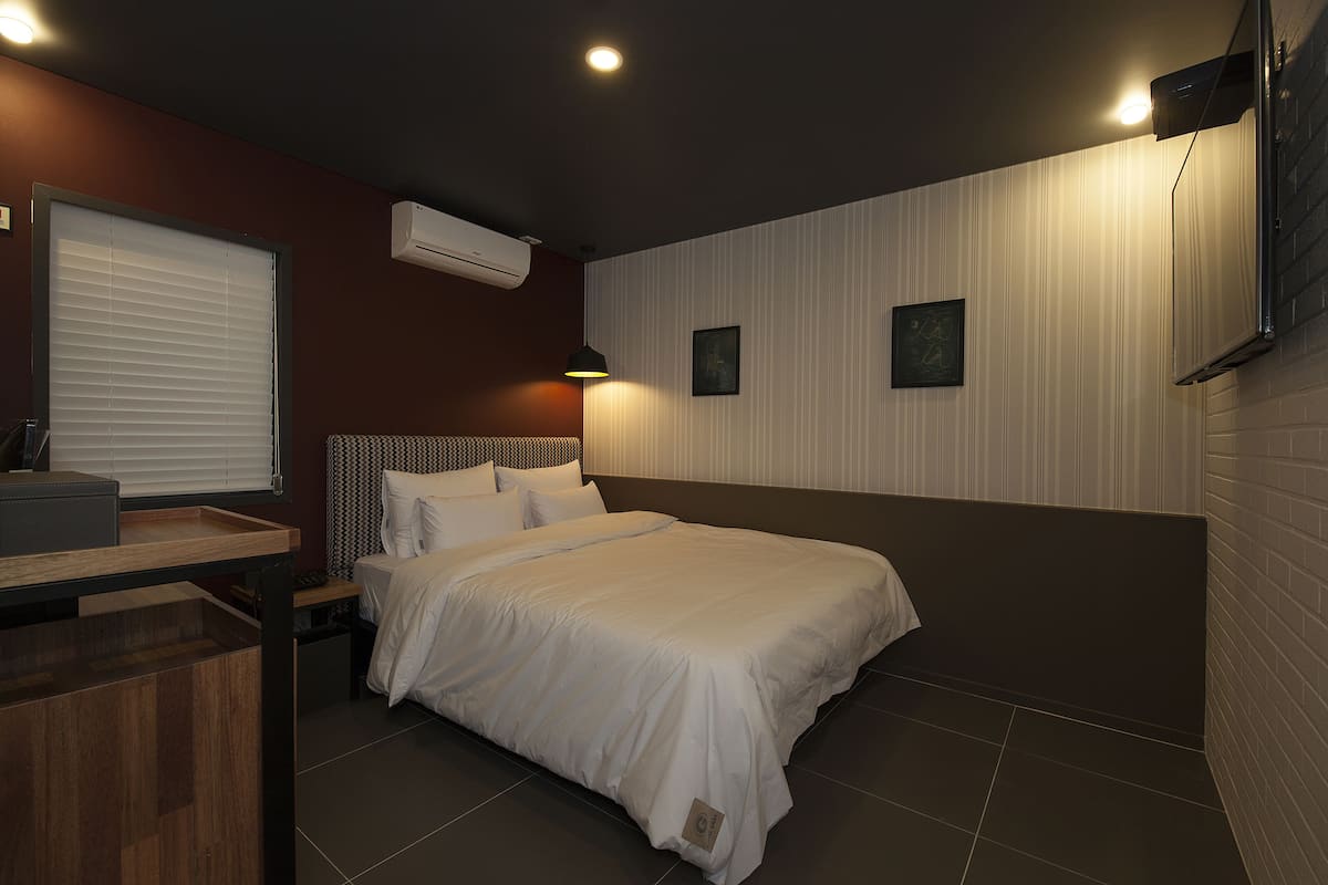 Superior Double Room | Soundproofing, free WiFi, bed sheets