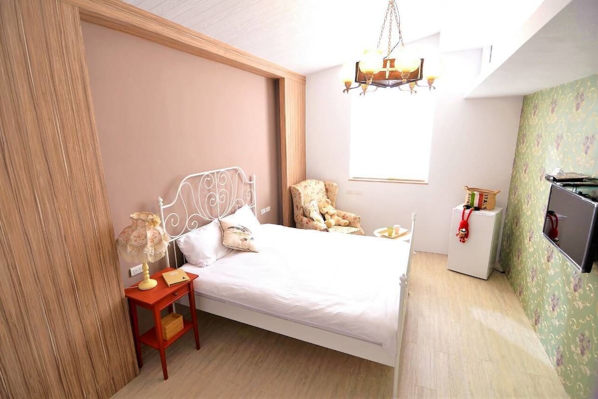 Double Room (Y3) | Desk, free WiFi
