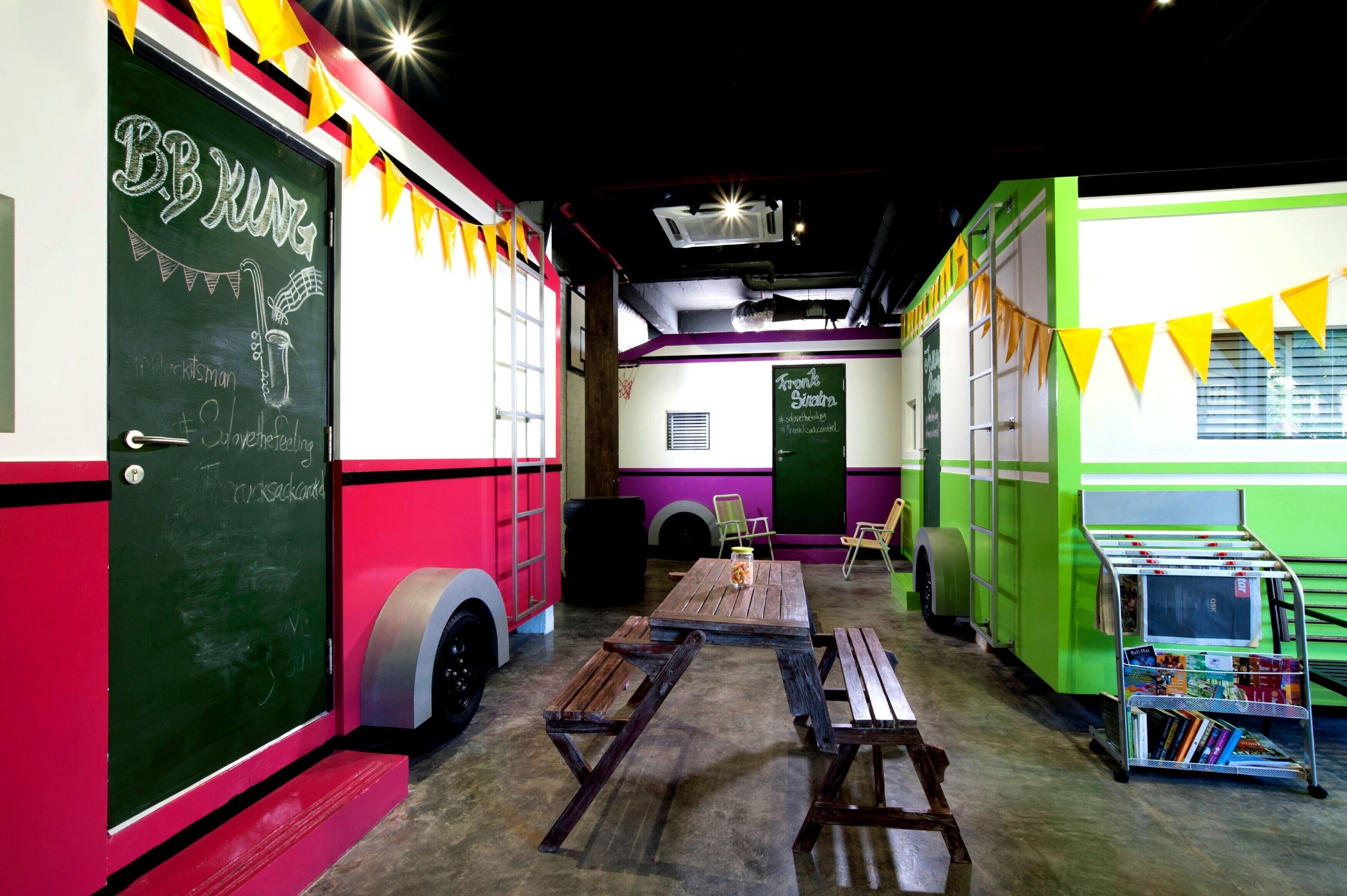 caravan deluxe (no view/window) | in-room safe, desk, iron/ironing board, free wifi