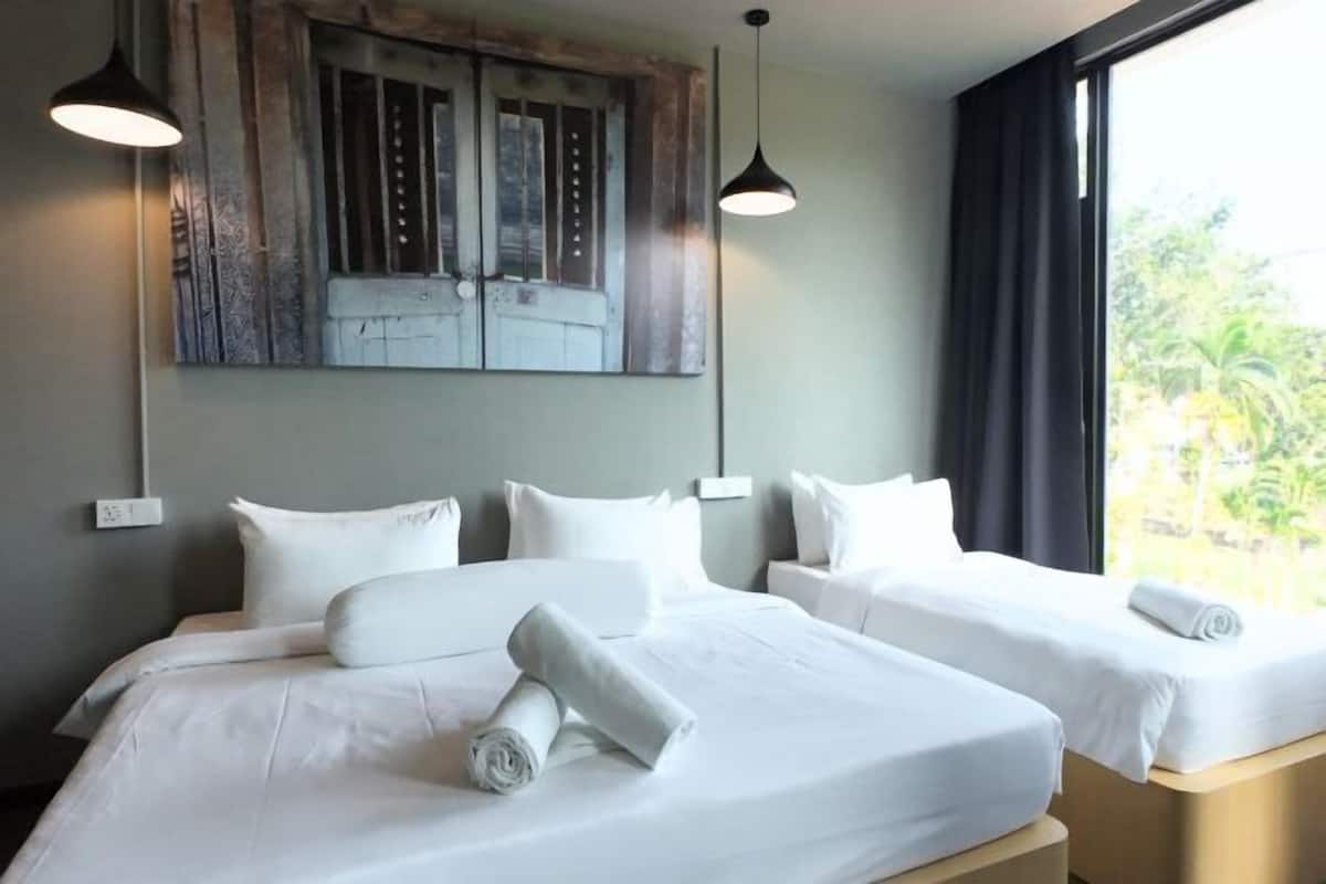 In-room safe, iron/ironing board, free WiFi, bed sheets