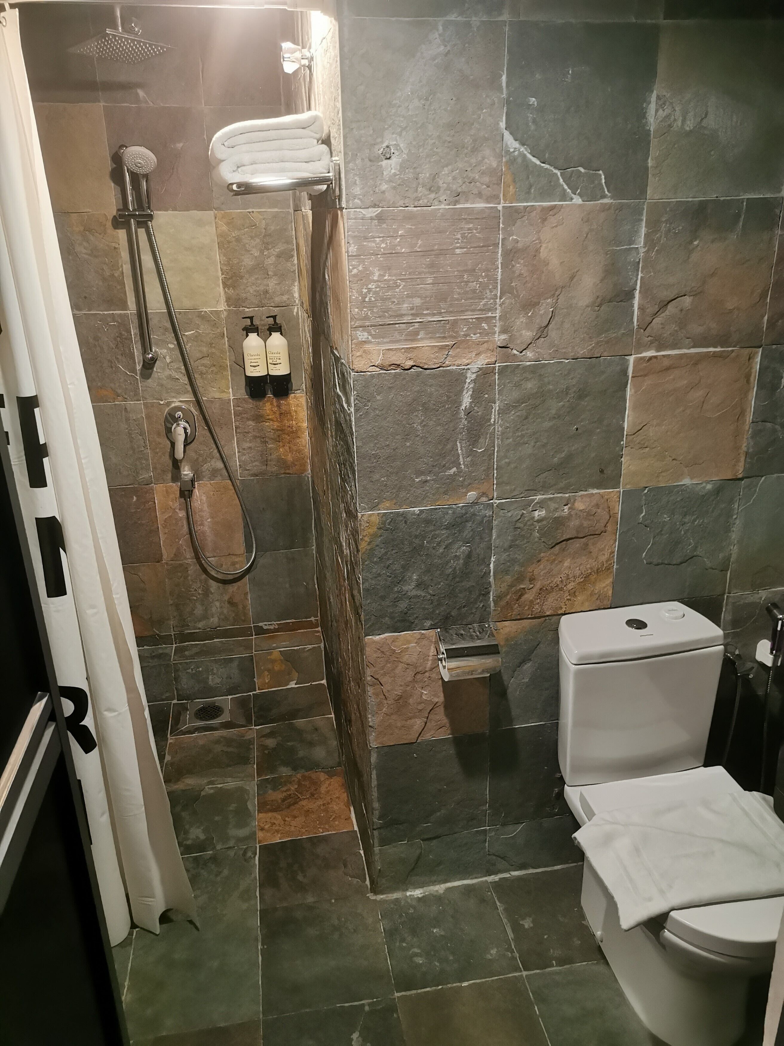 caravan deluxe (no view/window) | bathroom | shower, free toiletries, hair dryer, slippers
