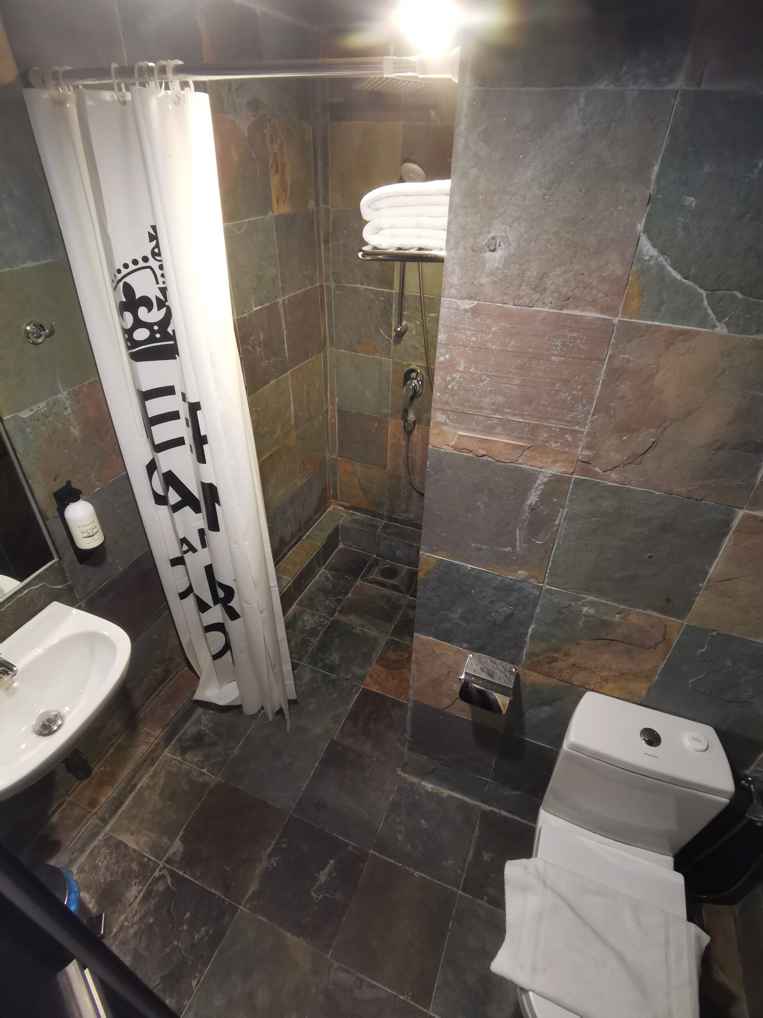 caravan deluxe (no view/window) | bathroom | shower, free toiletries, hair dryer, slippers