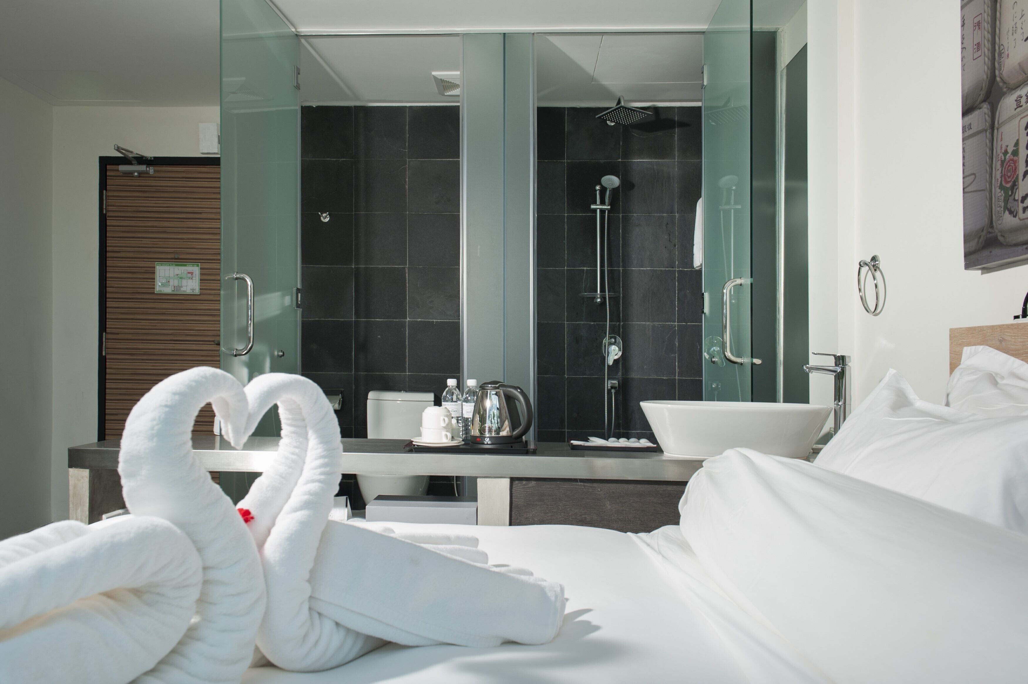 garden suite with bath tub | in-room safe, desk, iron/ironing board, free wifi