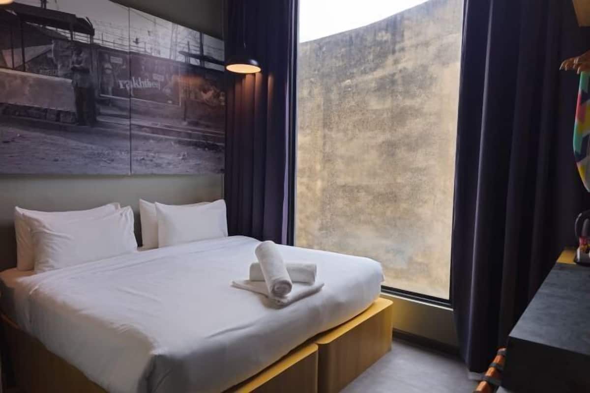 In-room safe, iron/ironing board, free WiFi, bed sheets