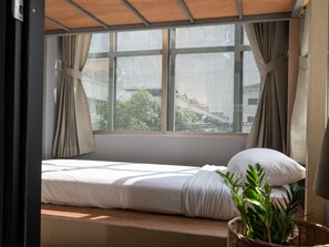 Minimal Glasshouse | In-room safe, blackout drapes, free WiFi