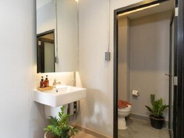 Ingel Passion (5PPL) | Bathroom | Shower, free toiletries, towels