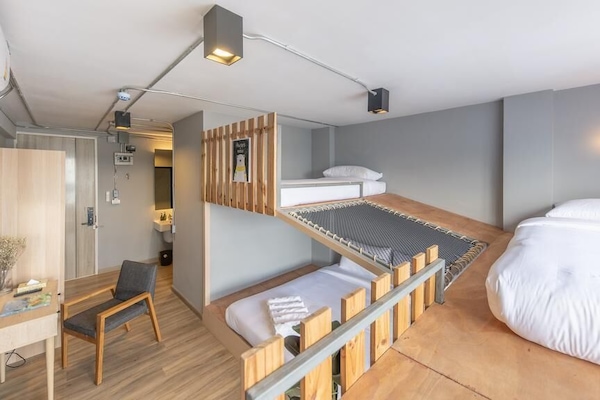 In-room safe, blackout drapes, free WiFi