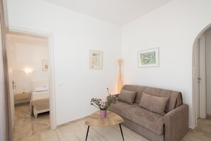 Junior Suite, Sea View | Minibar, in-room safe, desk, soundproofing