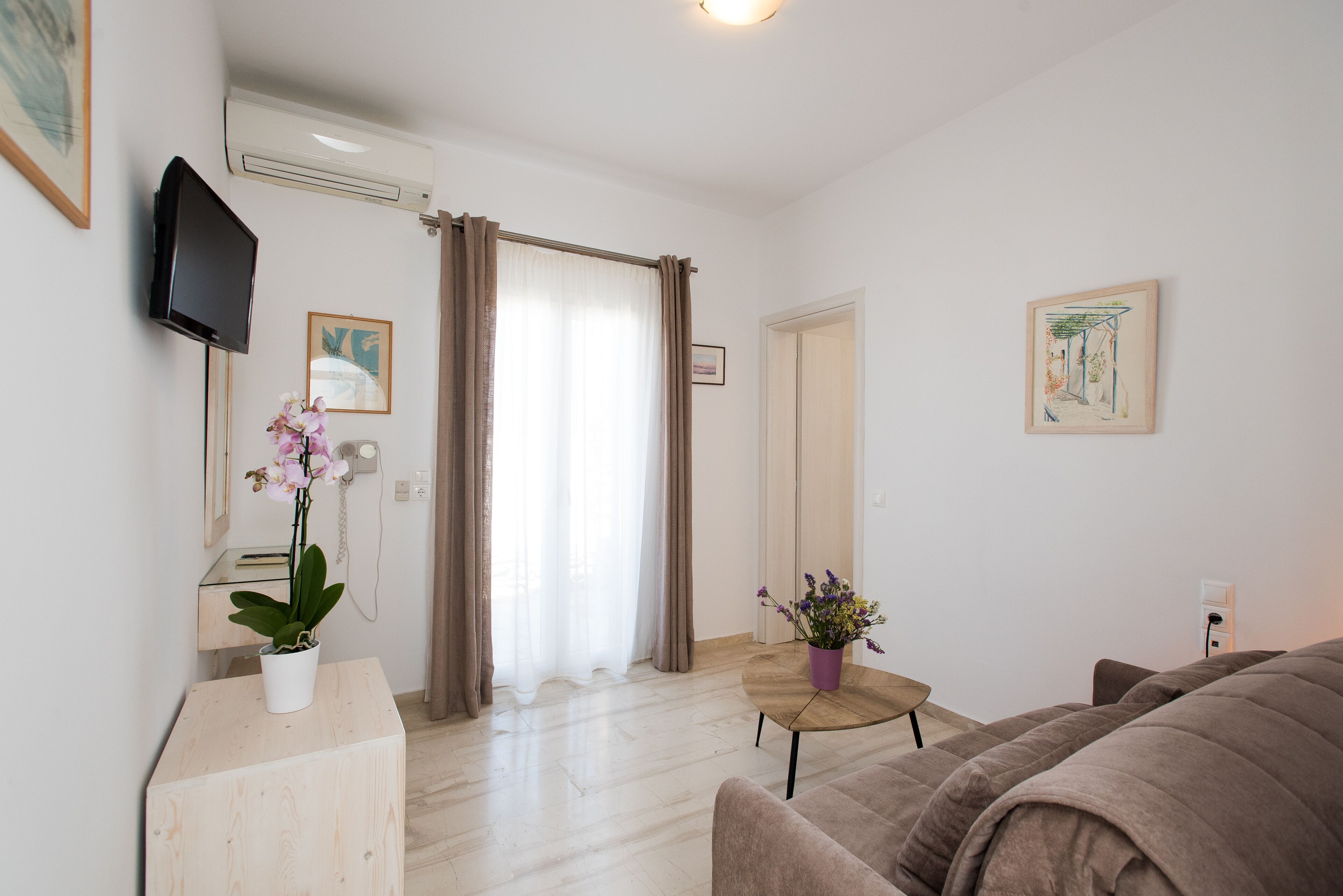 junior suite, sea view | 1 bedroom, minibar, in-room safe, desk