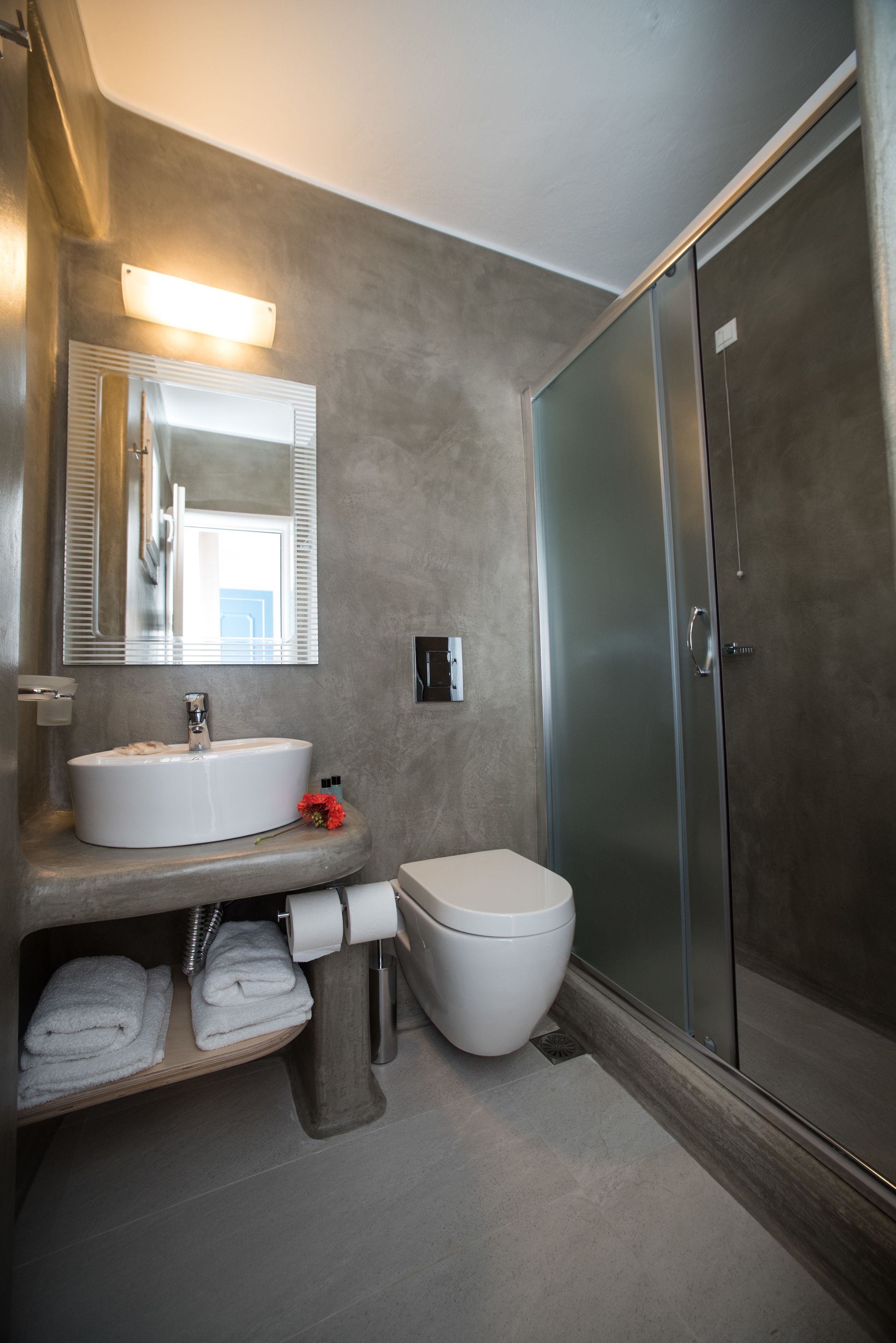 standard room, sea view | 1 bedroom, minibar, in-room safe, desk