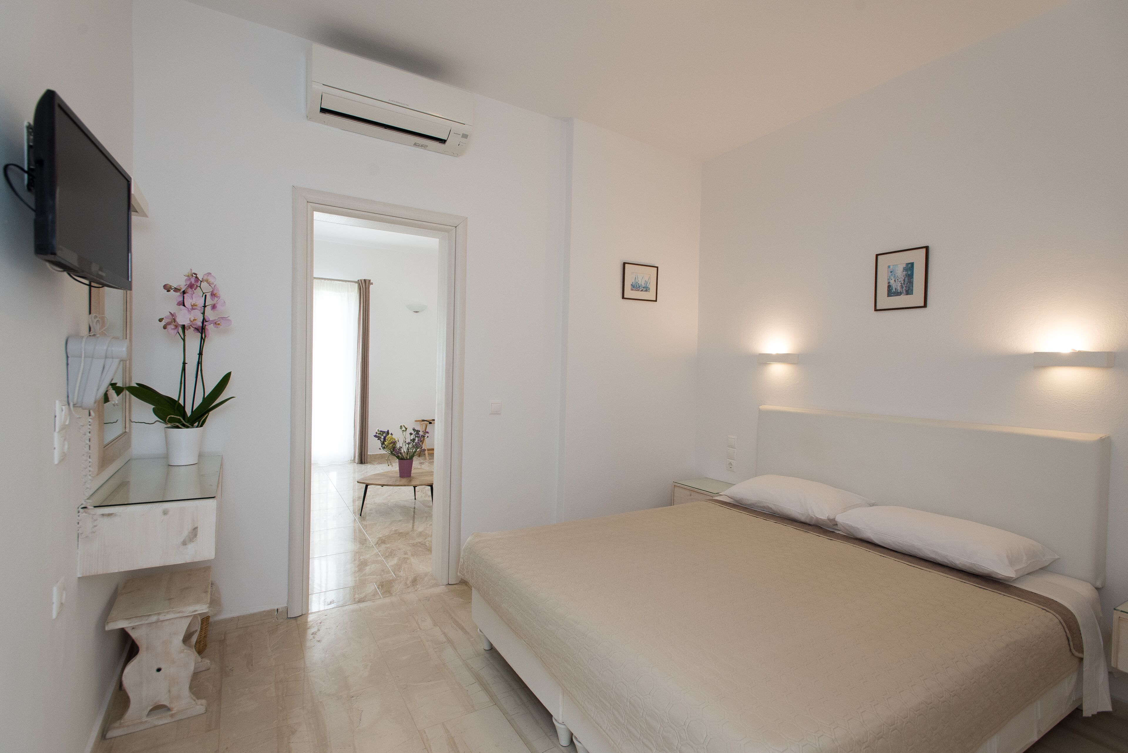 deluxe suite, sea view | 1 bedroom, minibar, in-room safe, desk