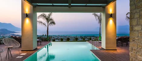 야외 수영장, 수영장 파라솔, 일광욕 의자