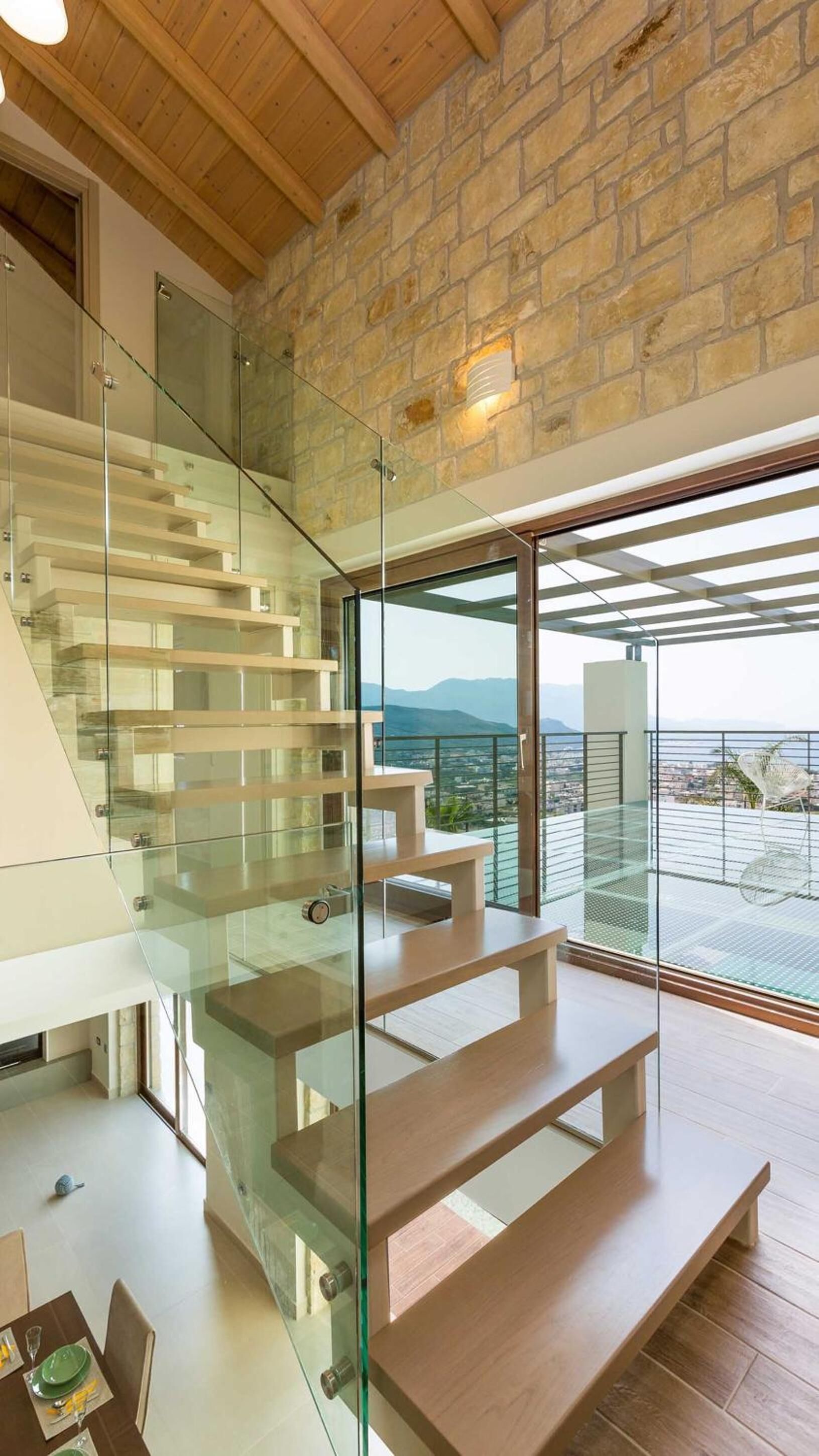 Desk, rollaway beds, free WiFi