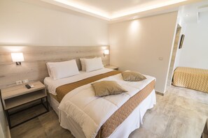 Căn hộ Deluxe | Bàn, giường gấp/giường phụ (phụ phí) 