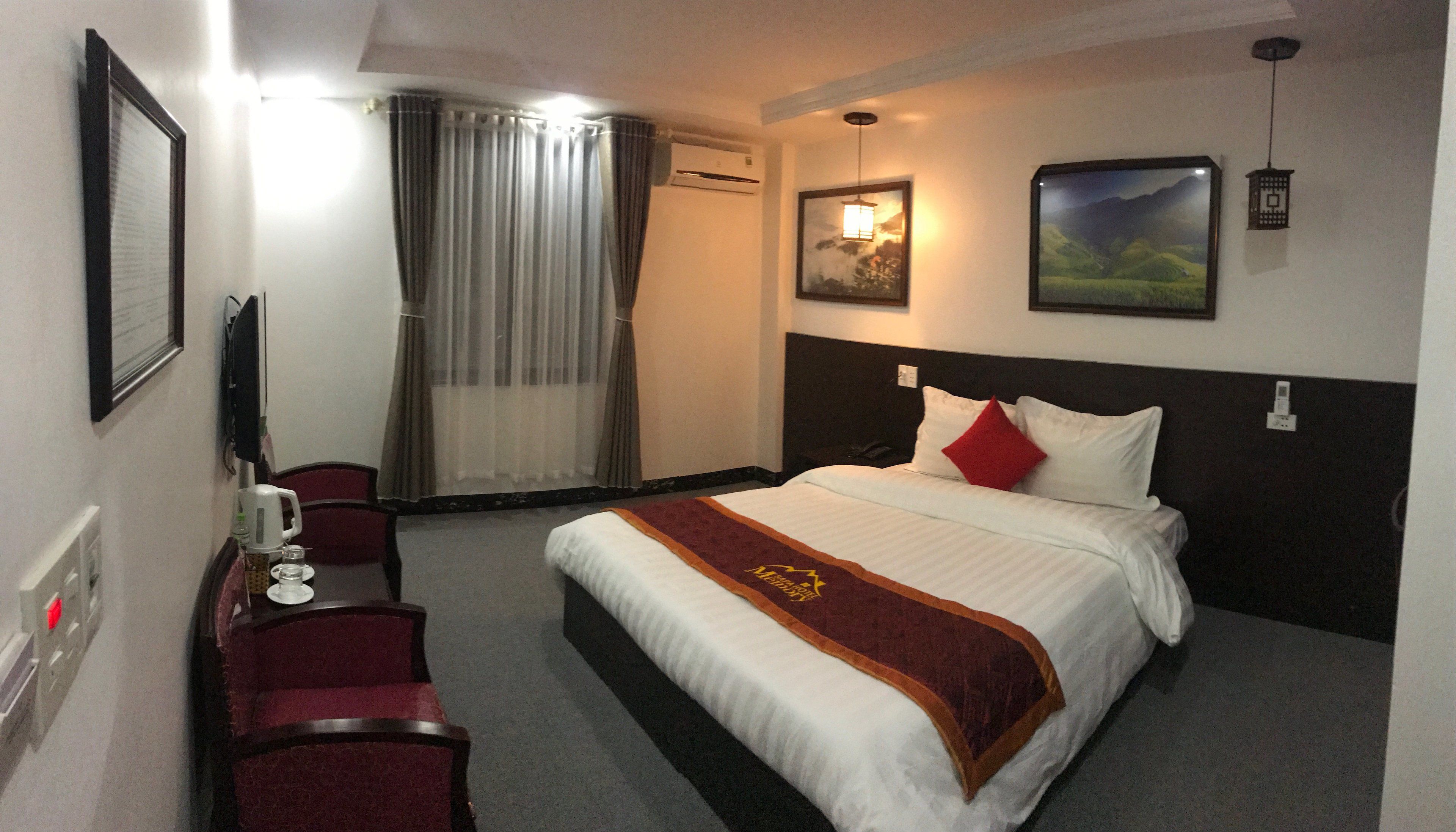 superior double room | minibar, in-room safe, desk, blackout curtains
