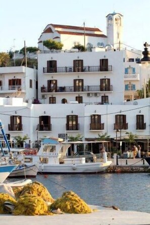 Exterior - Lykomides (Skiros)