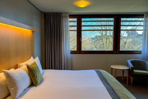 Standard Room, 1 Double Bed | Desk, iron/ironing board, bed sheets
