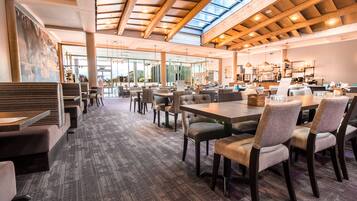 Daily buffet breakfast (GBP 11.95 per person)