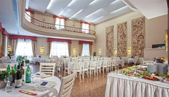 Desayuno buffet incluido todos los días 