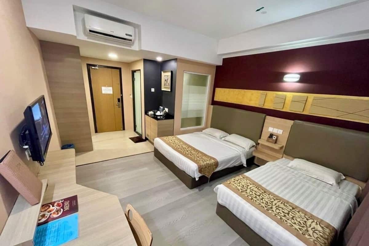 Habitación familiar (Deluxe) | Escritorio, tabla de planchar con plancha, wifi gratis