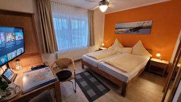 Schreibtisch, Zustellbetten, kostenloses WLAN