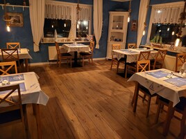 Desayuno buffet diario (EUR 7 por persona)