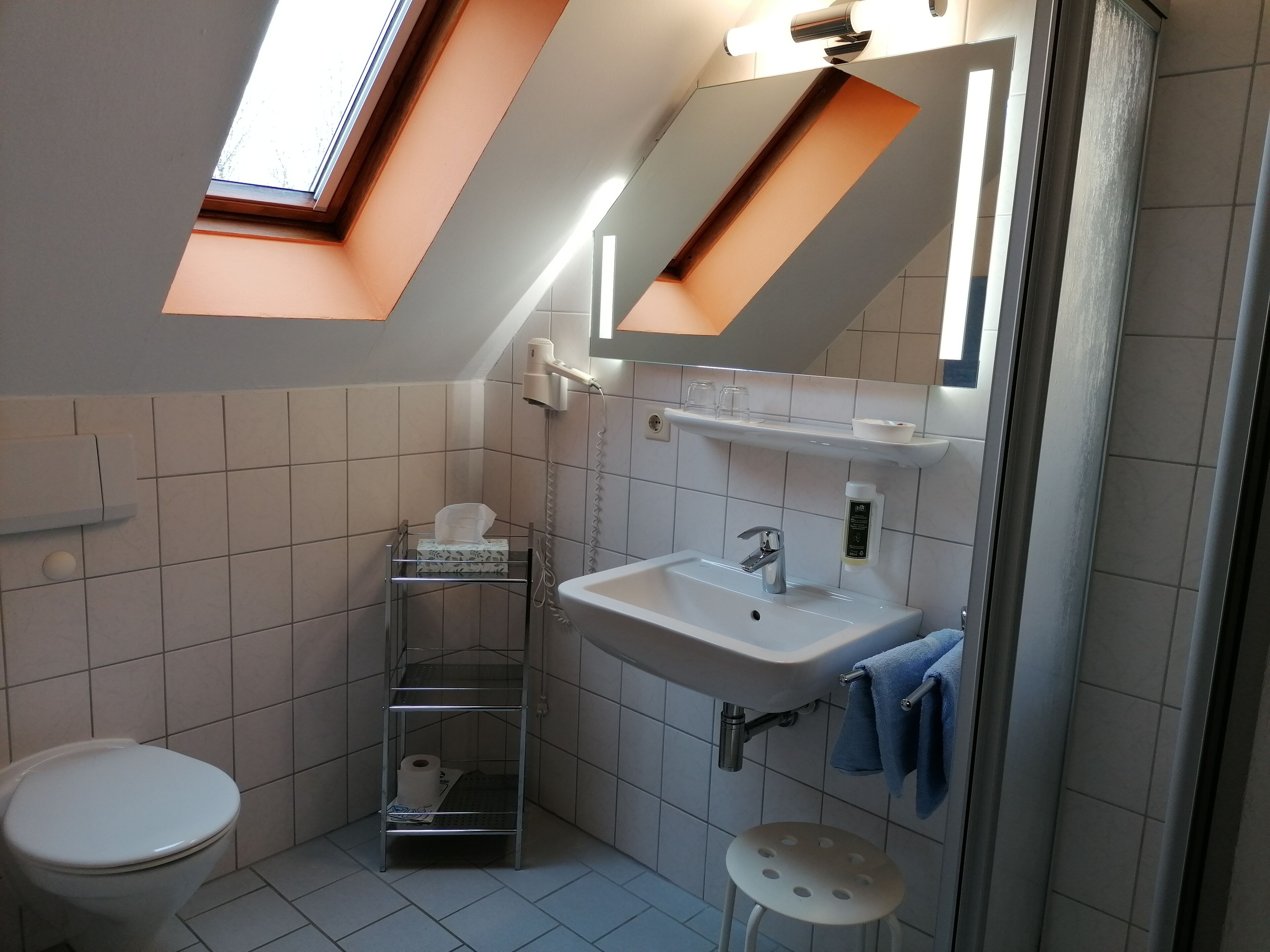 comfort double room, 1 bedroom | bathroom | shower, free toiletries, hair dryer, towels