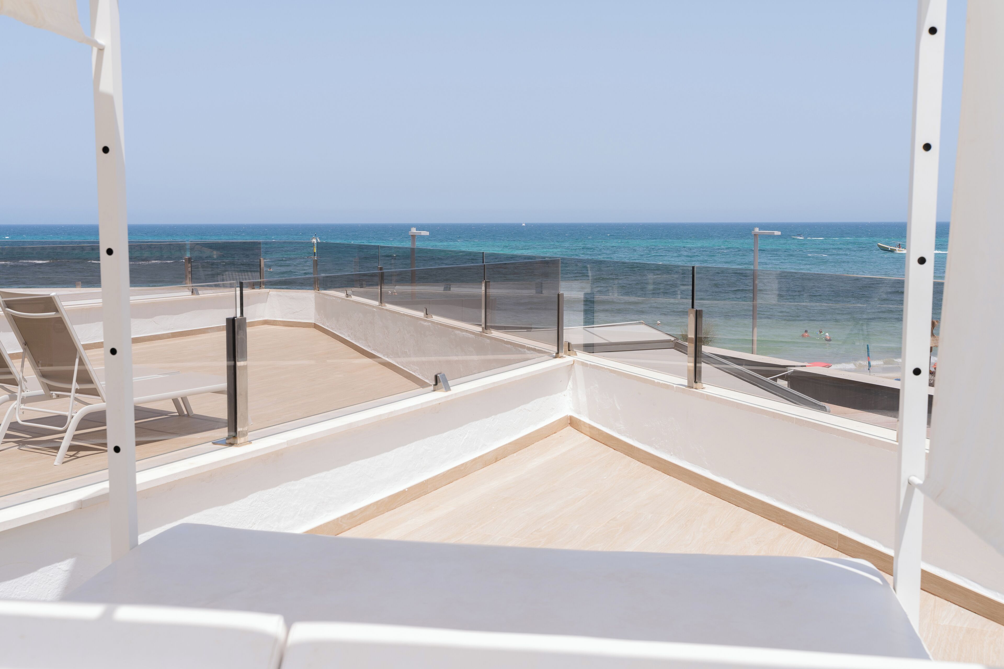 Premium appartement, terras, uitzicht op zee | 1 slaapkamer, een kluis op de kamer, een bureau, gratis wifi