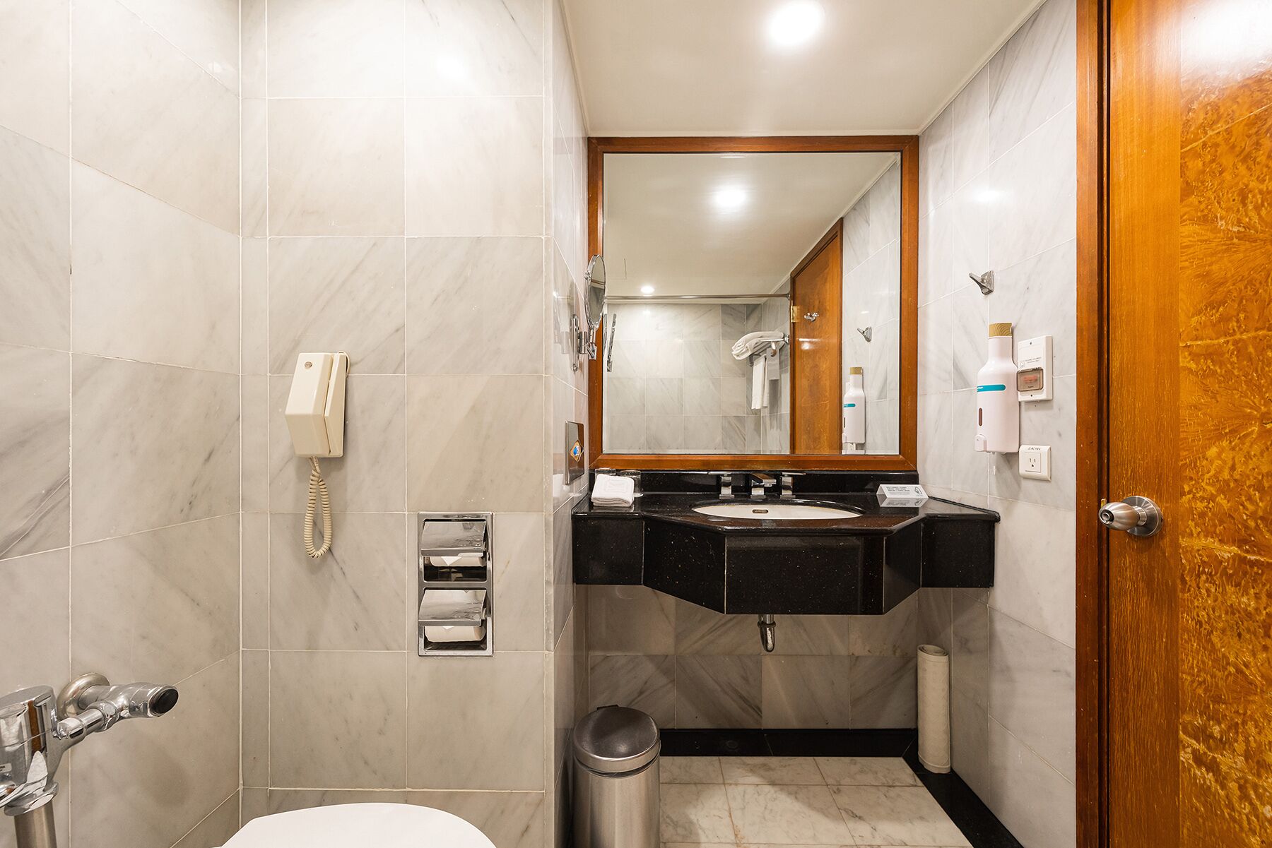 elite twin room | bathroom | hair dryer, towels, shampoo, toilet paper