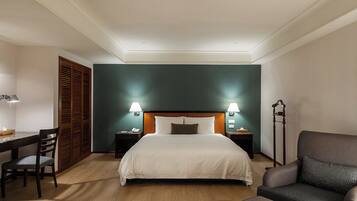 Classic Suite | Down comforters, in-room safe, desk, blackout drapes