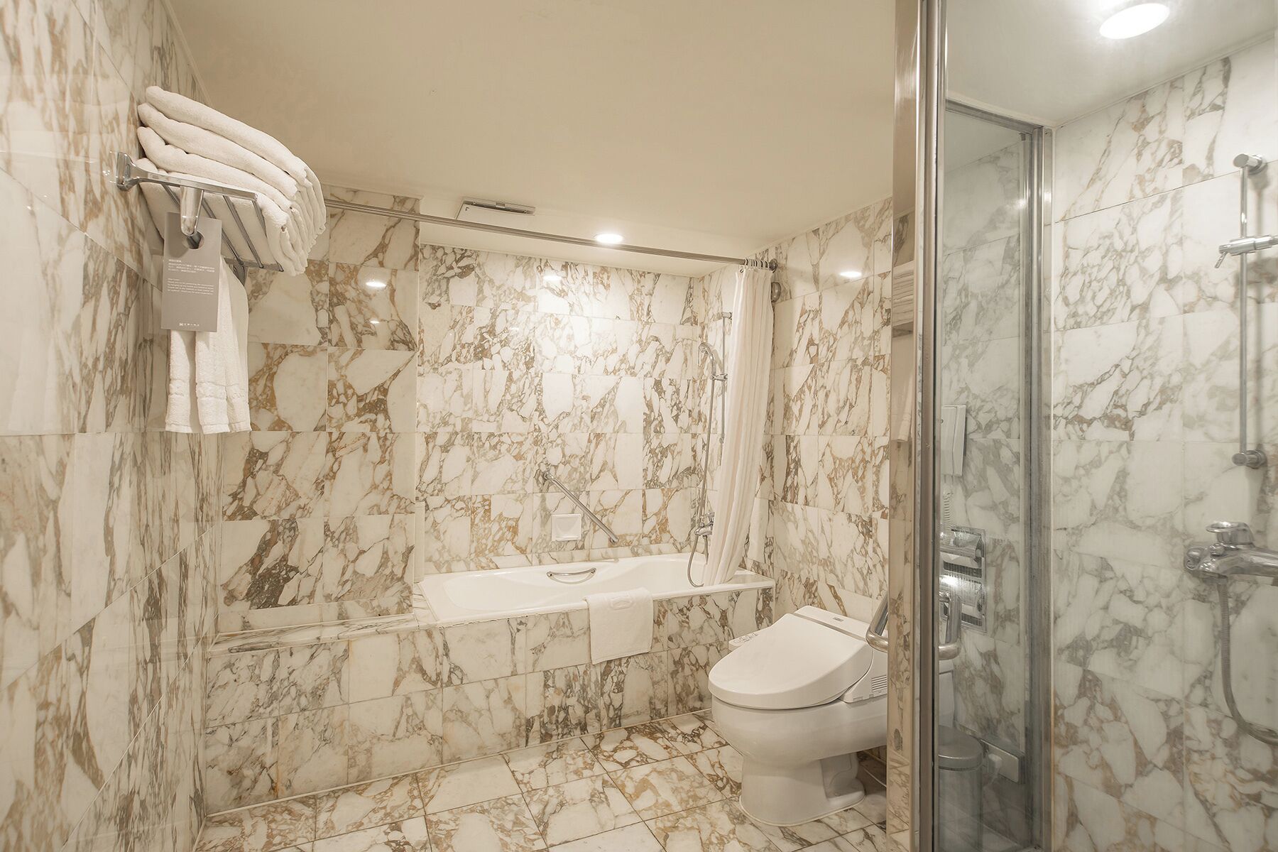 deluxe twin room | bathroom | hair dryer, towels, shampoo, toilet paper