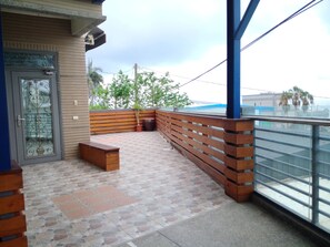 Family Room, Ocean View | Desk, soundproofing, free WiFi, bed sheets - Caitlyn Hostel (Taitung)
