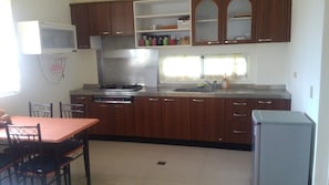 Family Room, Ocean View | Desk, soundproofing, free WiFi, bed sheets