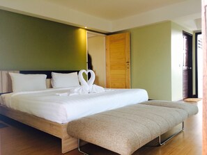 Deluxe Corner Connecting Rooms | Pillowtop beds, in-room safe, desk, blackout drapes