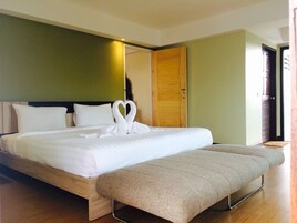 Deluxe Corner Connecting Rooms | Pillowtop beds, in-room safe, desk, blackout drapes