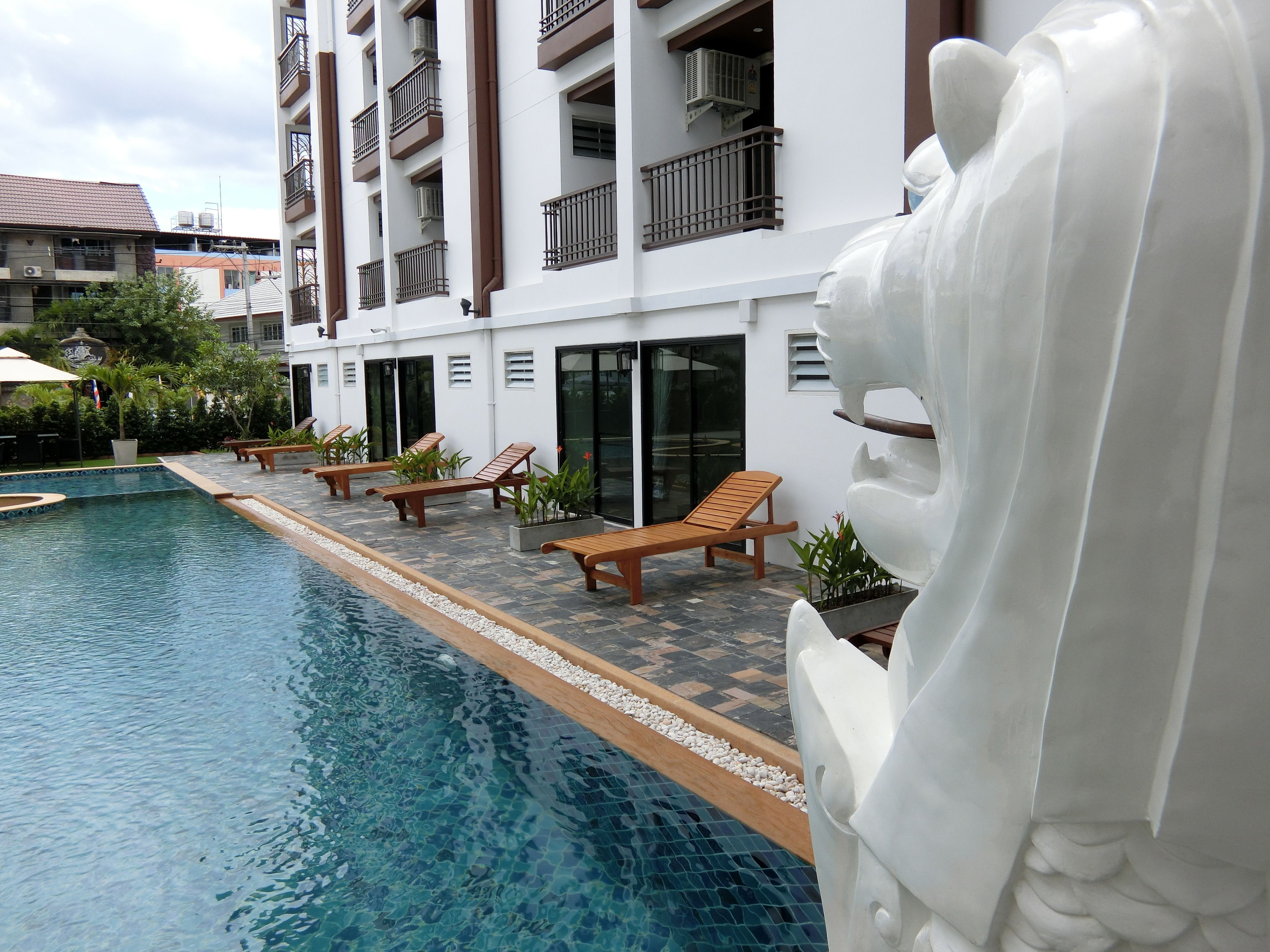 outdoor pool, pool loungers