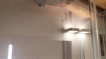 Superior Double or Twin Room, Balcony | Bathroom | Free toiletries, hair dryer, slippers, bidet