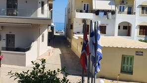 Front of property - Zannis Hotel (Rethymno)