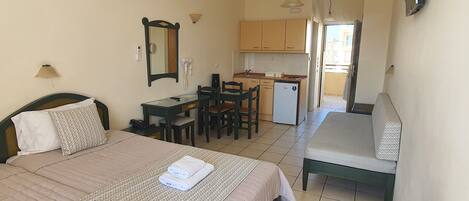 Comfort Apartment, 1 Bedroom, Balcony ((2-4 Persons)) | Private kitchen