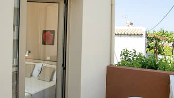 Standard Triple Room, 1 Bedroom, Garden Area | Terrace/patio