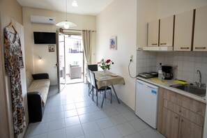 Superior Triple Room | Living area | LED TV - Rania Studios (Hersonissos)