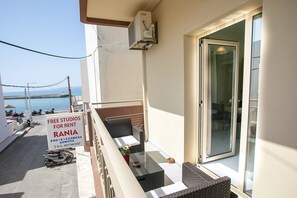 Romantisk dobbeltrom, balkong, ved havkanten | Terrasse/patio