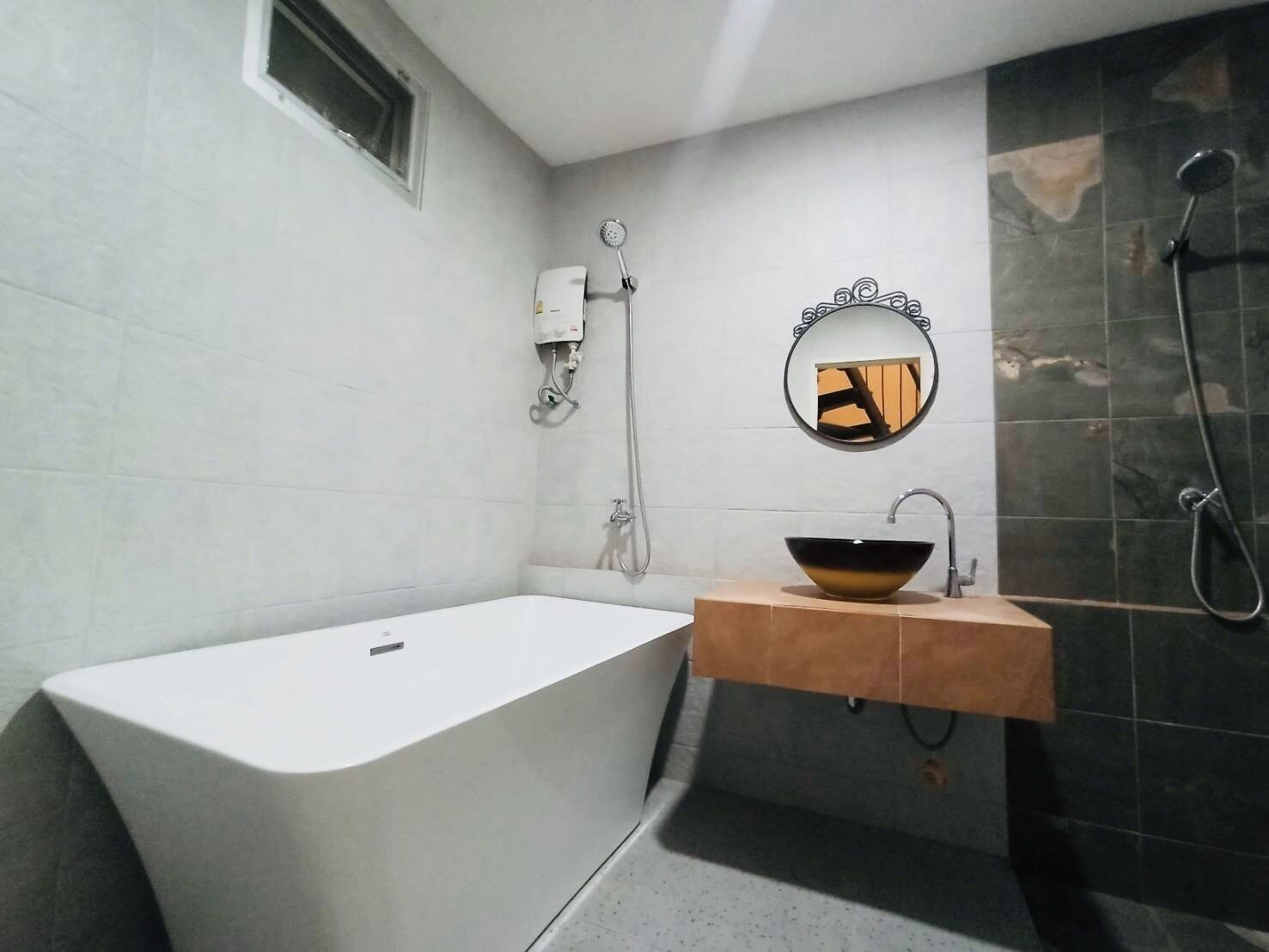 tower family / vip room | bathroom | shower, free toiletries, hair dryer, bathrobes