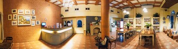 Fachada da propriedade à noite