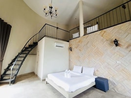 Tower Family / VIP Room | Frigobar, escrivaninha, quartos à prova de som, Wi-Fi de cortesia