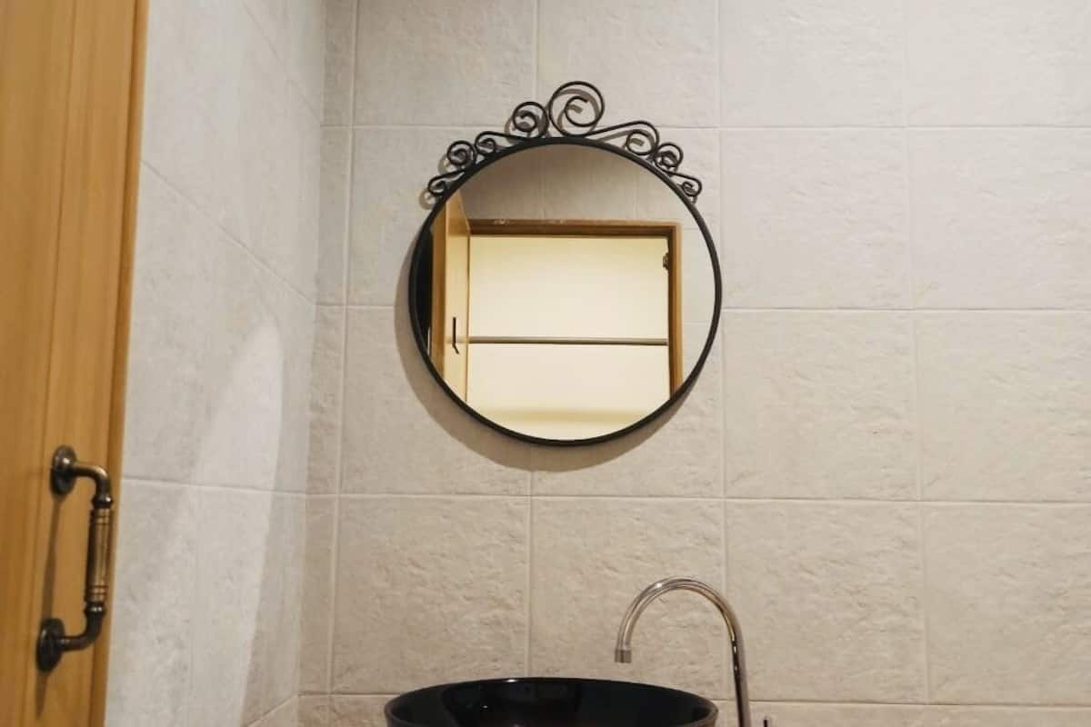 tower twin room | bathroom amenities | shower, free toiletries, hair dryer, bathrobes