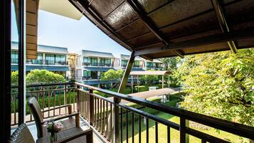 Superior Twin | Hypo-allergenic bedding, free minibar, in-room safe, desk