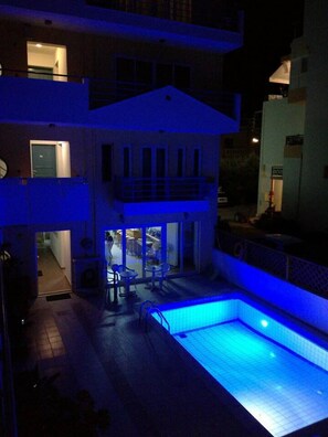 المنشأة من الخارج